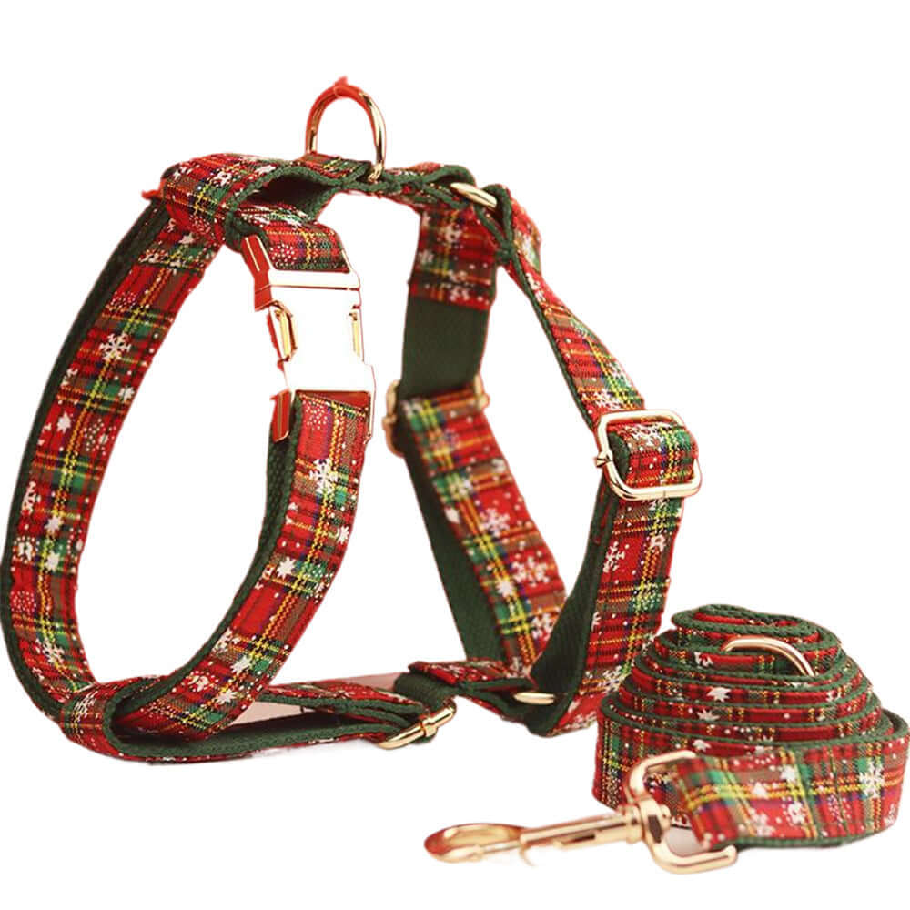 Collier pour chien en tissu à motifs de Noël avec laisse assortie, idéal pour les fêtes d'hiver.