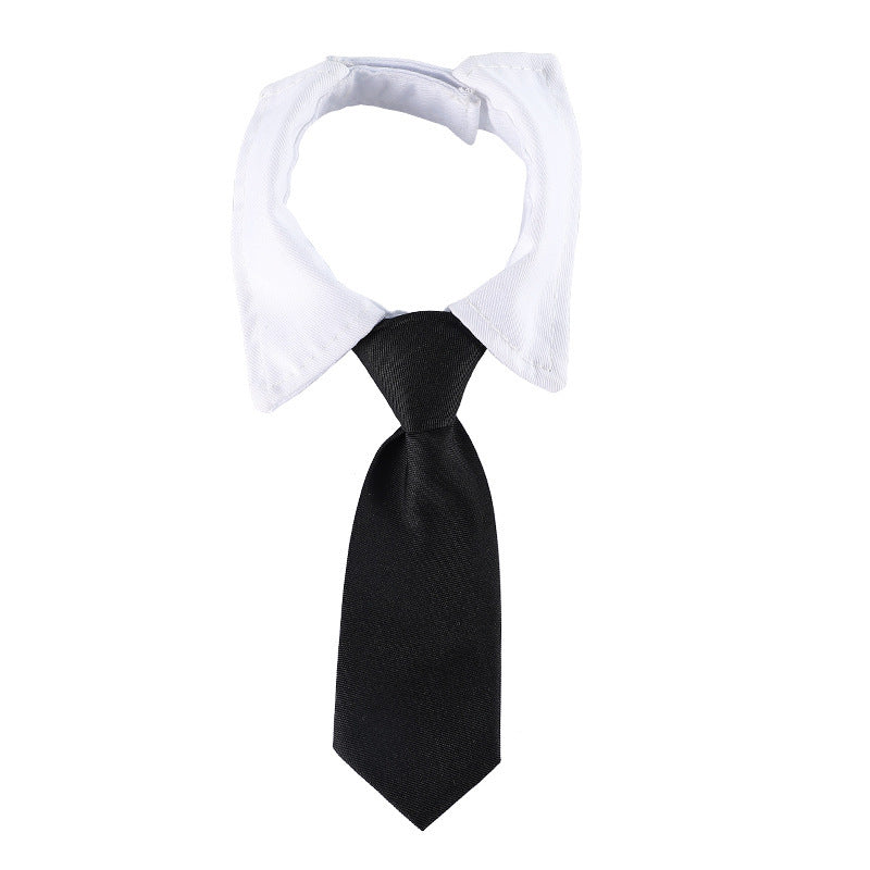 Nœud papillon noir avec col blanc pour chien, accessoire élégant pour occasions spéciales.