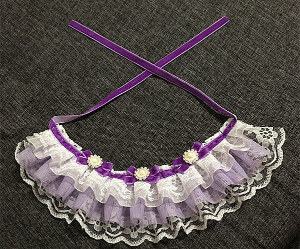 Collier nœud papillon violet en tissu avec dentelle pour animaux de compagnie, élégant et confortable.