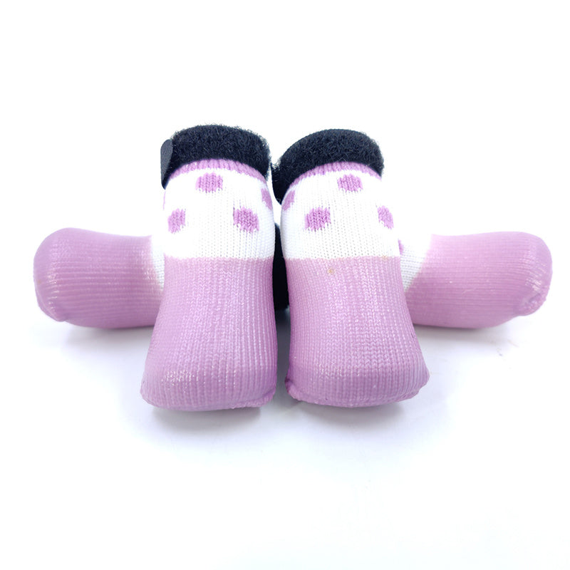 Chaussettes antidérapantes et imperméables pour chiens en coton, design violet avec pois.