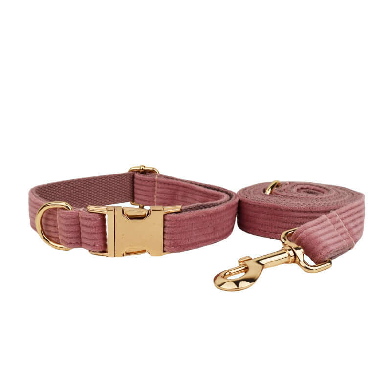 Set de collier et laisse en velours côtelé rose pour chien, accessoires animaux élégants et confortables.
