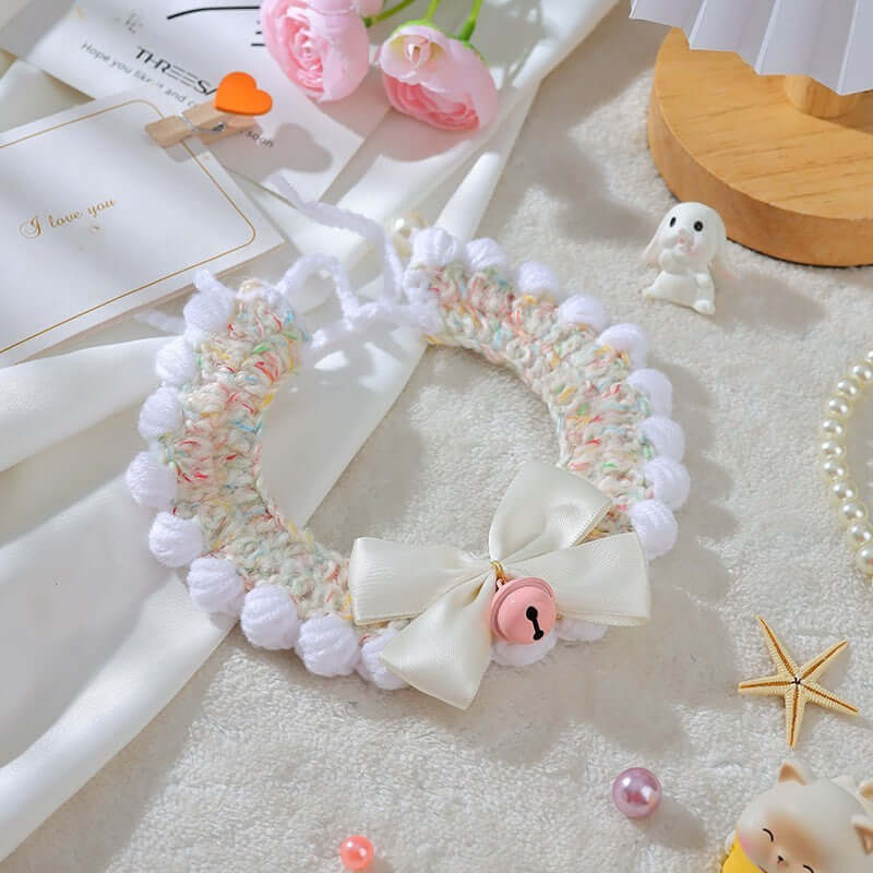Collier en laine pour chatons avec nœud et cloche, conçu pour British Shorthair, élégant et confortable.