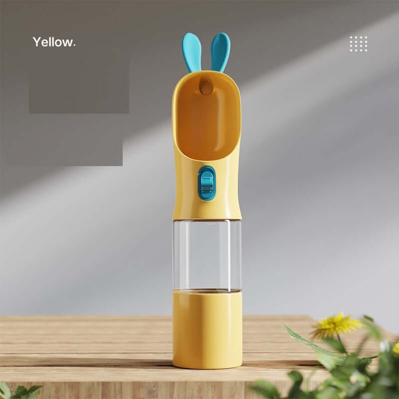 Gobelet portable jaune pour nourriture et eau pour animaux, avec design amusant et pratique, idéal pour les sorties.