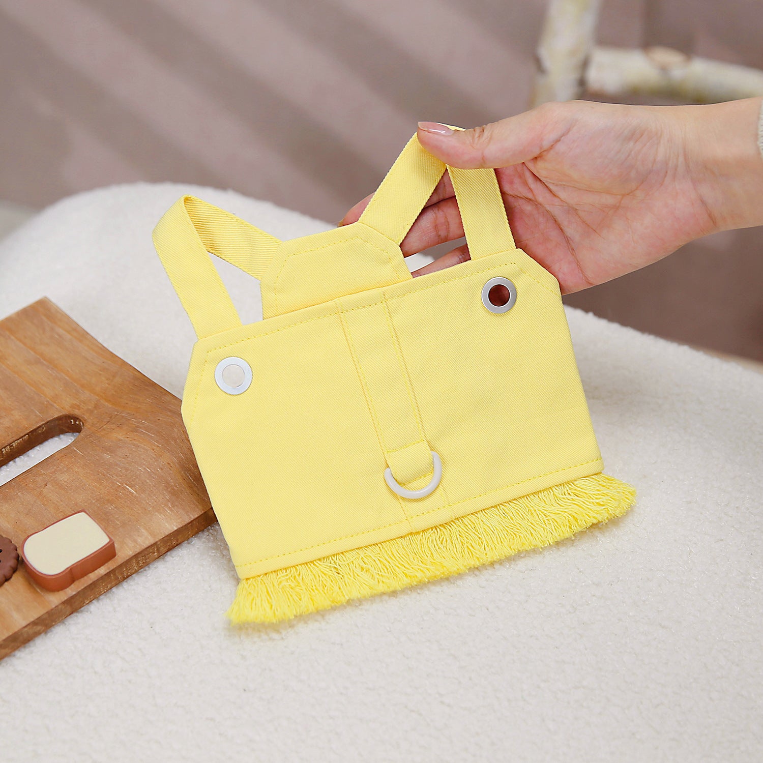 Harnais de traction personnalisé jaune pour animaux, alliant confort et style unique.