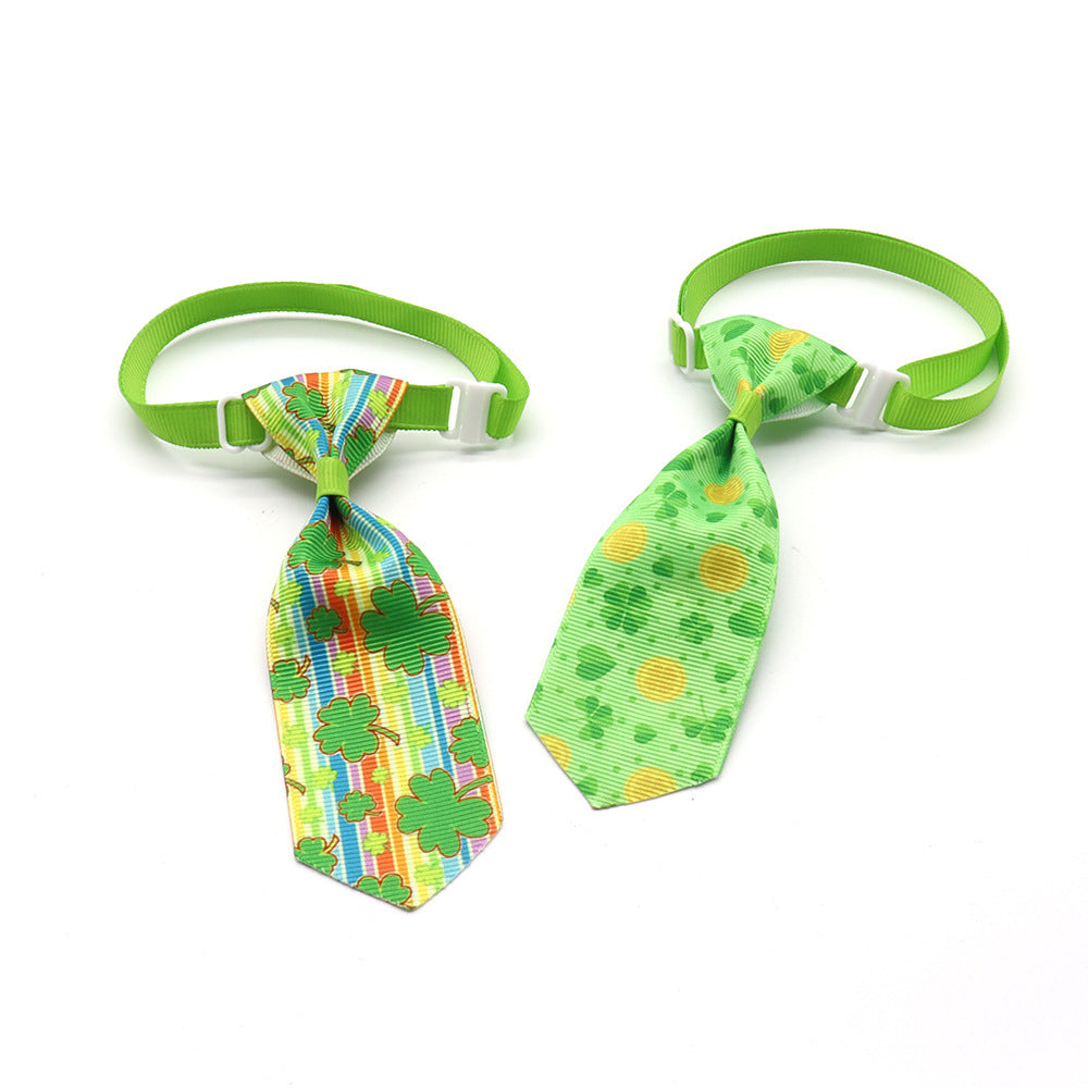 Cravate pour animaux de compagnie à motifs de trèfle et pois verts pour la Saint-Patrick.
