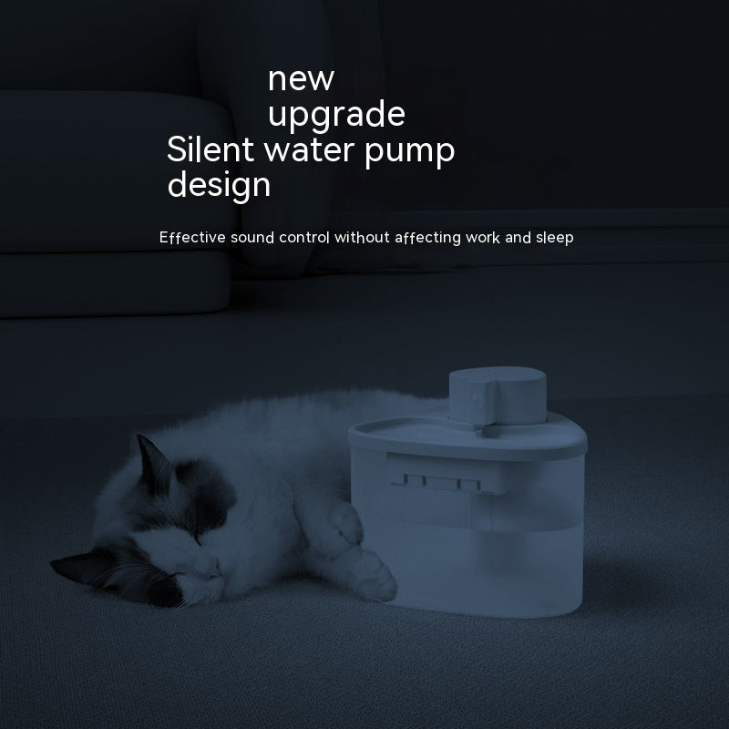 Fontaine à eau silencieuse pour chats avec pompe conçue pour un fonctionnement sans bruit, idéale pour un environnement paisible.