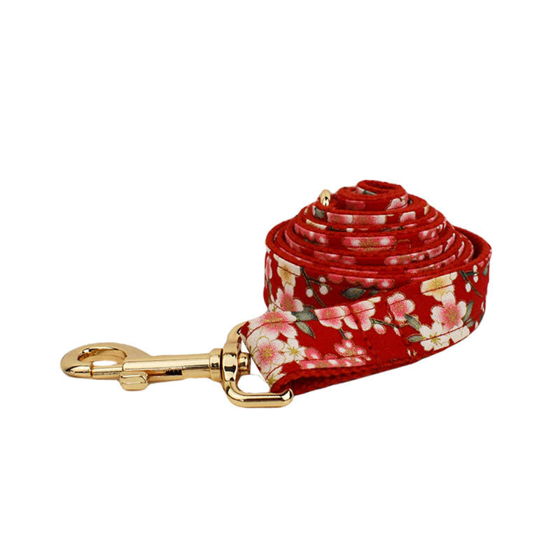 Collier floral japonais pour chien avec boucle en alliage, design élégant et coloré pour animaux.