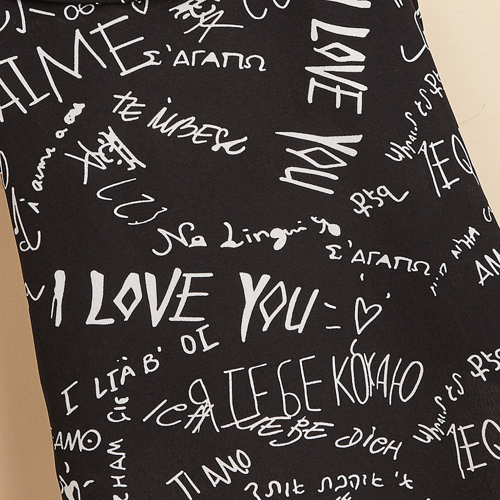 T-shirt pour petits chiens noir avec imprimé 'I Love You' en plusieurs langues, en coton doux et respirant.