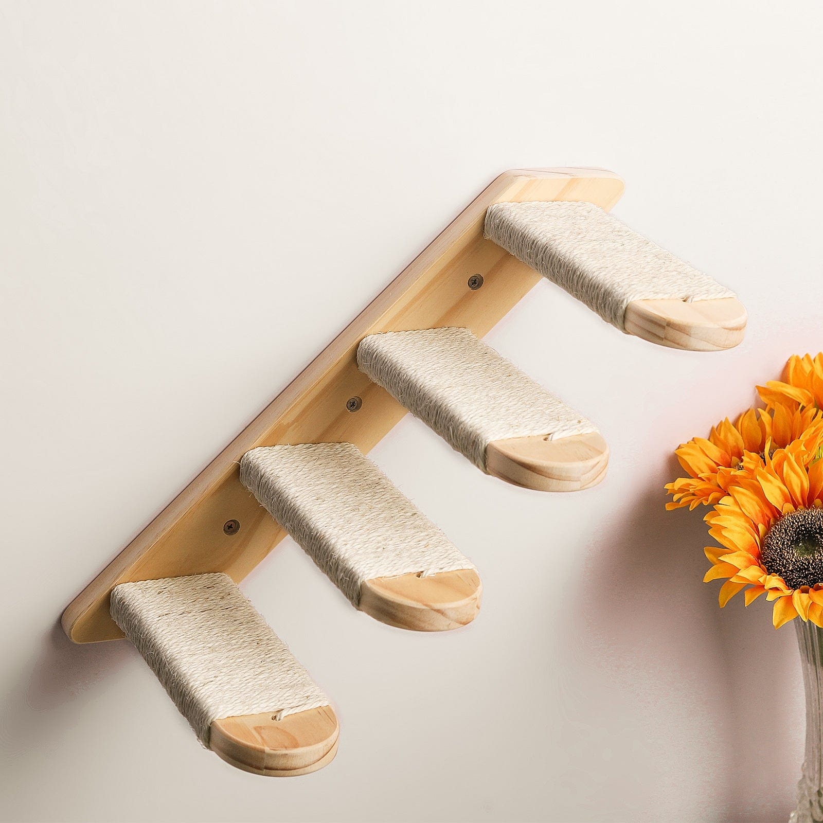 Griffoir en bois massif avec colonne sisal pour chats, élégant et minimaliste, parfait pour garder les griffes saines.