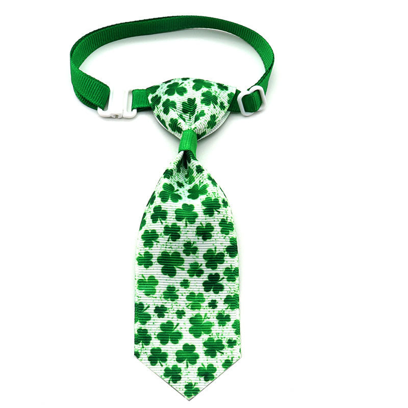 Cravate verte à quatre feuilles de trèfle pour animaux, idéale pour la Saint-Patrick.
