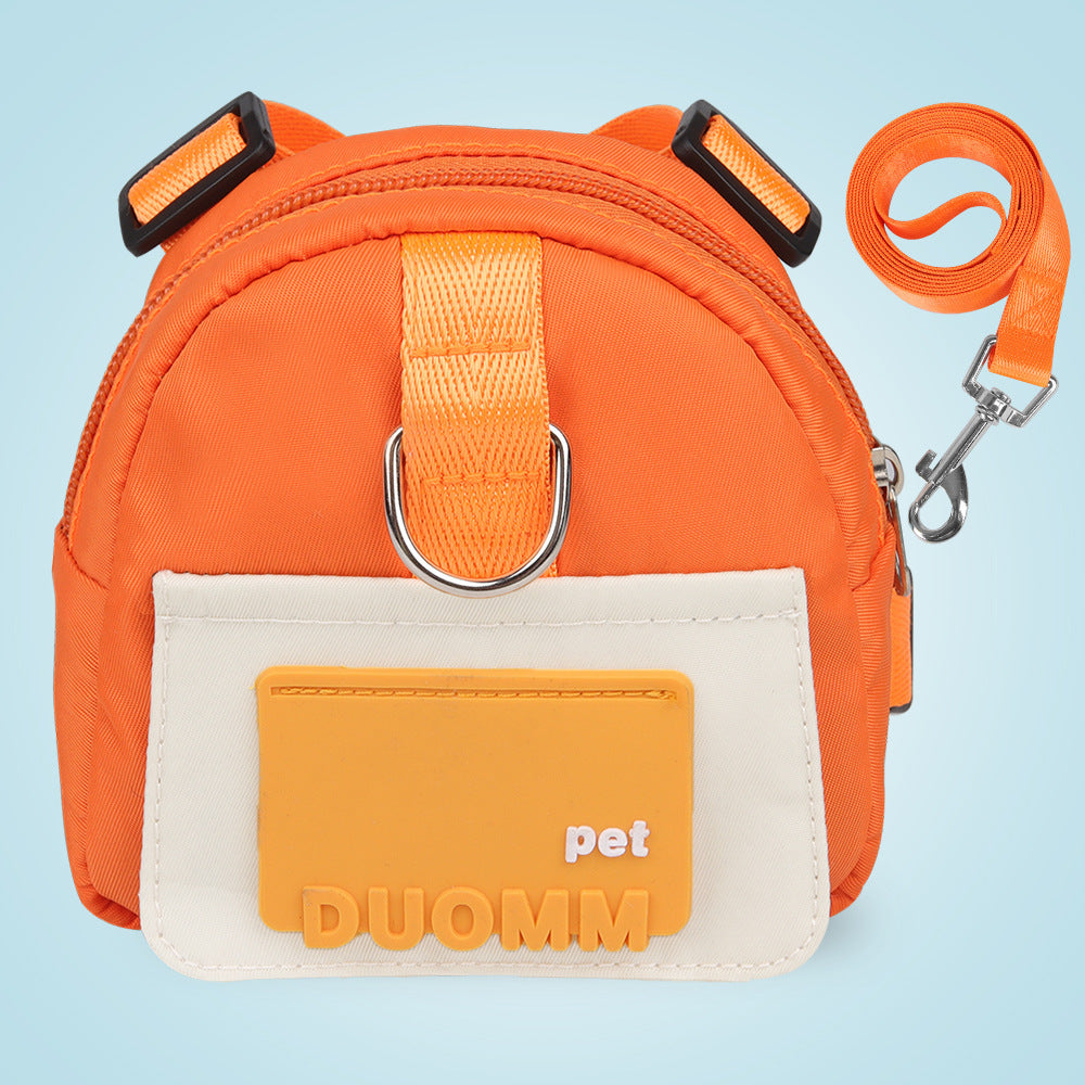 Sac à dos multifonction pour chiens en orange avec une grande capacité et lanière.