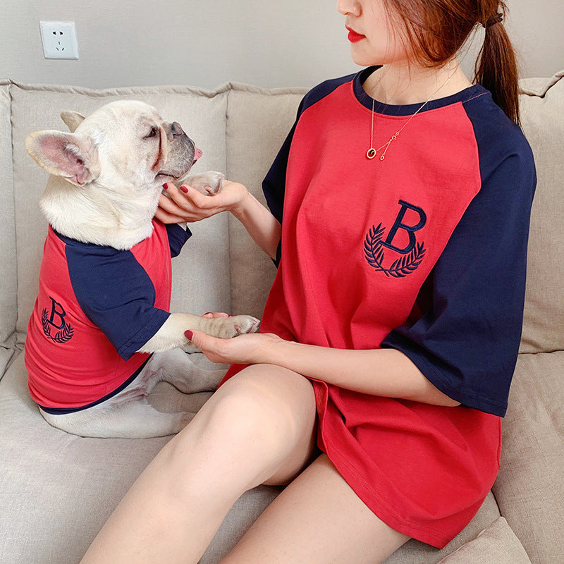 Tenue parent-enfant en tissu extensible, chien et propriétaire assortis, style décontracté, confortable.