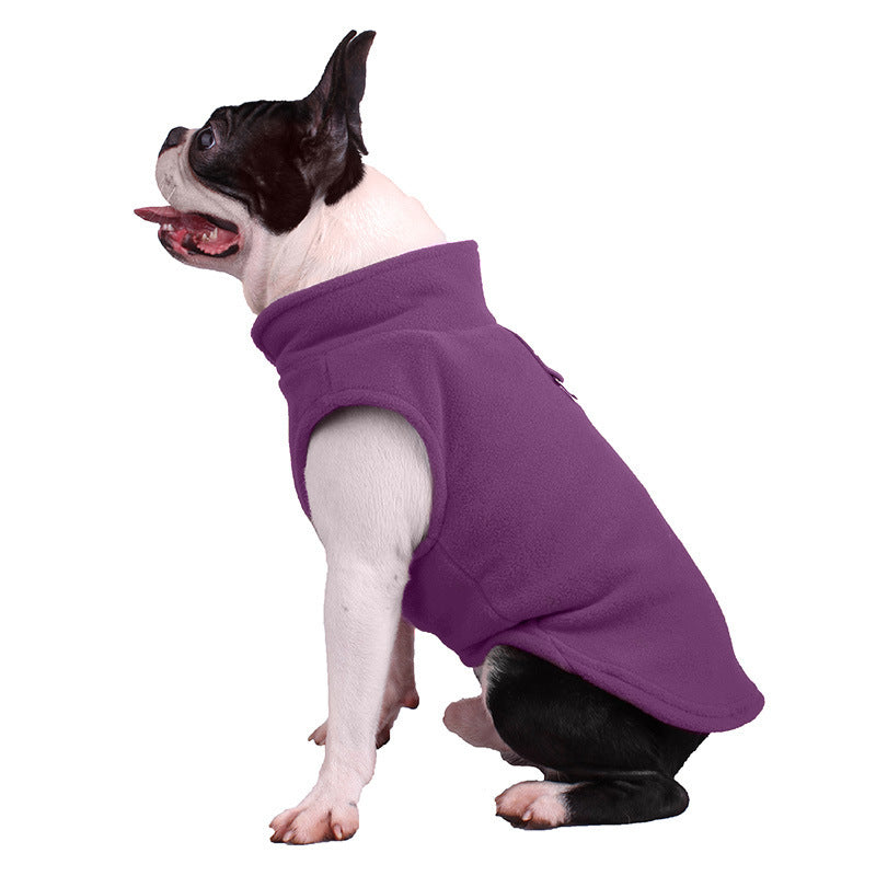 Chien en pull en fleece purple, parfait pour garder votre compagnon au chaud et élégant.