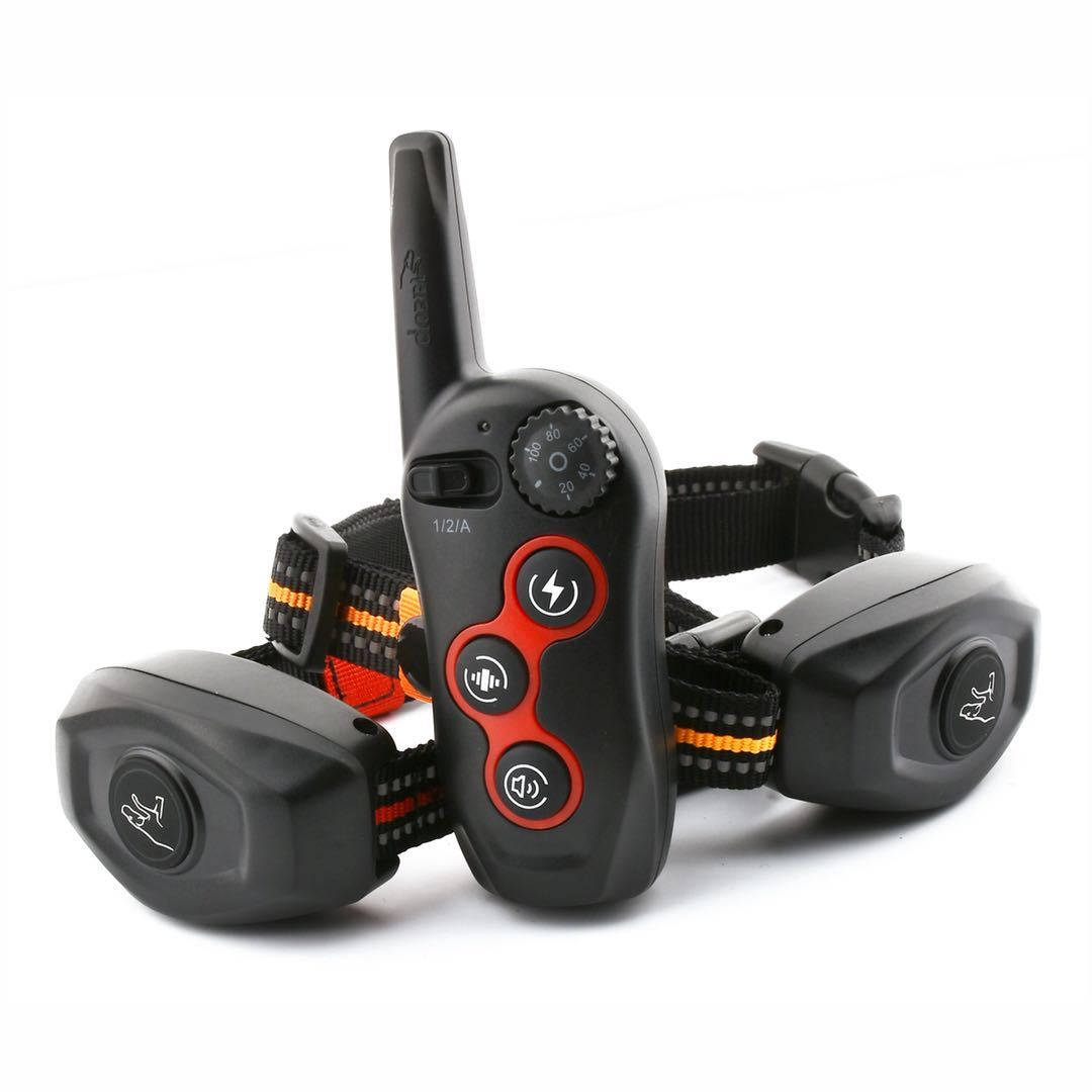 Entraîneur de Chien Polyvalent avec télécommande et colliers, parfait pour l'éducation canine efficace.