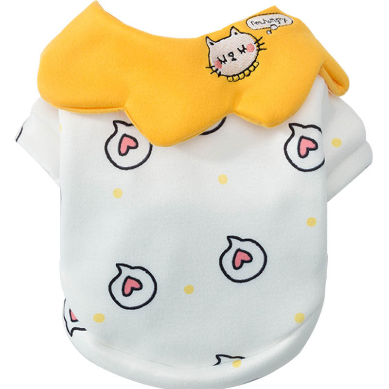 Pull mignon pour chat en soie de lait avec col jaune et motifs de chat, disponible en plusieurs tailles.