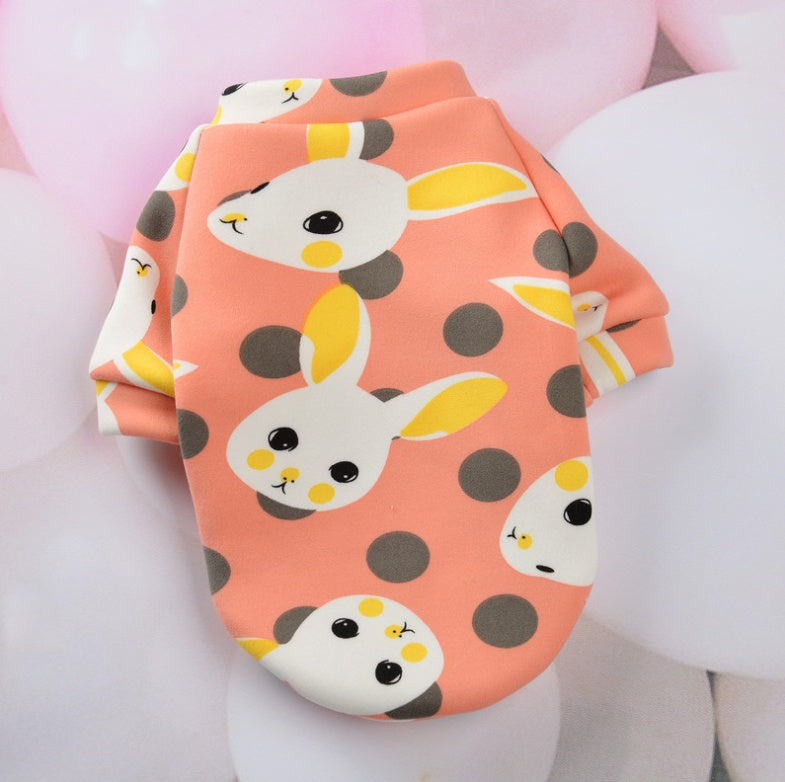 Vêtement pour chien avec motif de lapin sur fond rose, idéal pour l'automne et l'hiver.