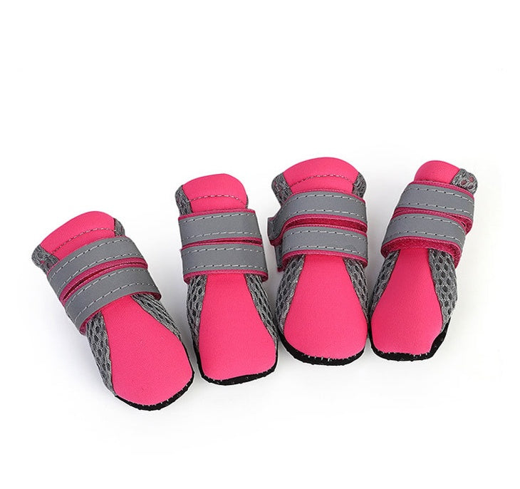 Chaussures de promenade pour chiens en néoprène rose et gris, avec double sangle, idéales pour la sécurité des pattes.