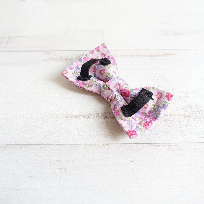 Nœud papillon en polyester pour chien à double couche, design floral élégant, accessoire pour animaux.