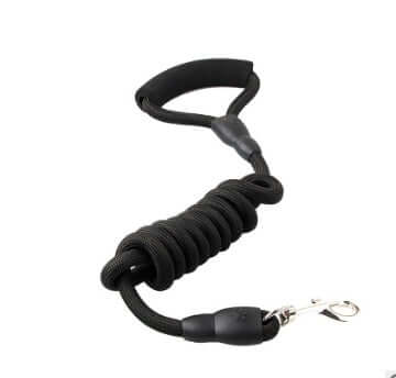 Laisse pour chien en nylon noir avec poignée confortable et crochet en métal durable, idéale pour les promenades.
