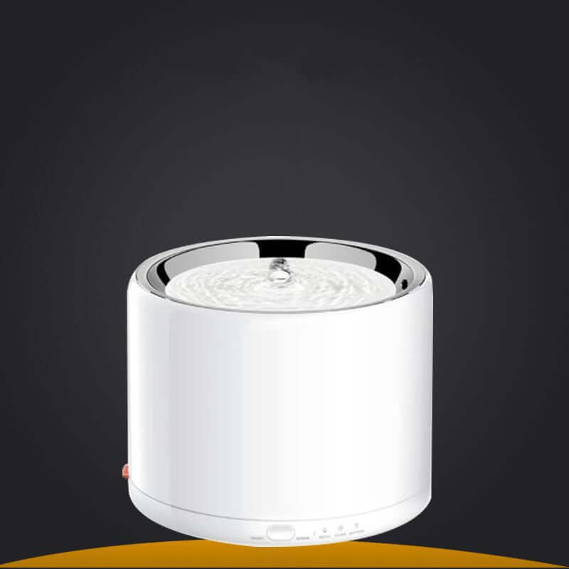 Distributeur d'eau pour animaux en acier inoxydable avec fontaine circulante, design moderne et élégant.
