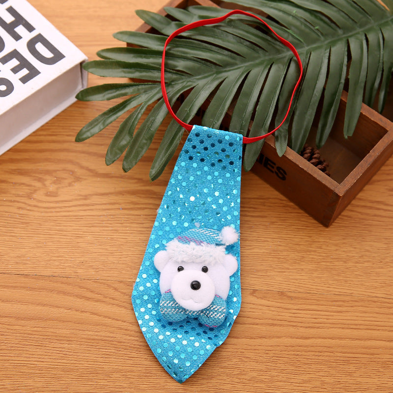 Décoration de cravate en sequins bleus avec ours en peluche pour Noël, ajoutant une touche festive aux tenues.