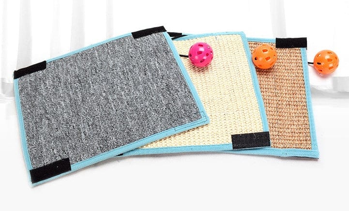 Plaque de grattage pour chat en sisal, set de 3, avec balles colorées, protège meubles et satisfait les instincts naturels des félins.