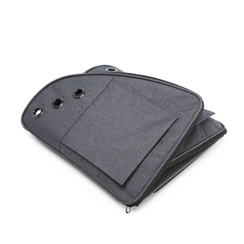 Sac à dos pour animaux, en tissu gris, avec poches et ouverture pour assurer un transport sécurisé.