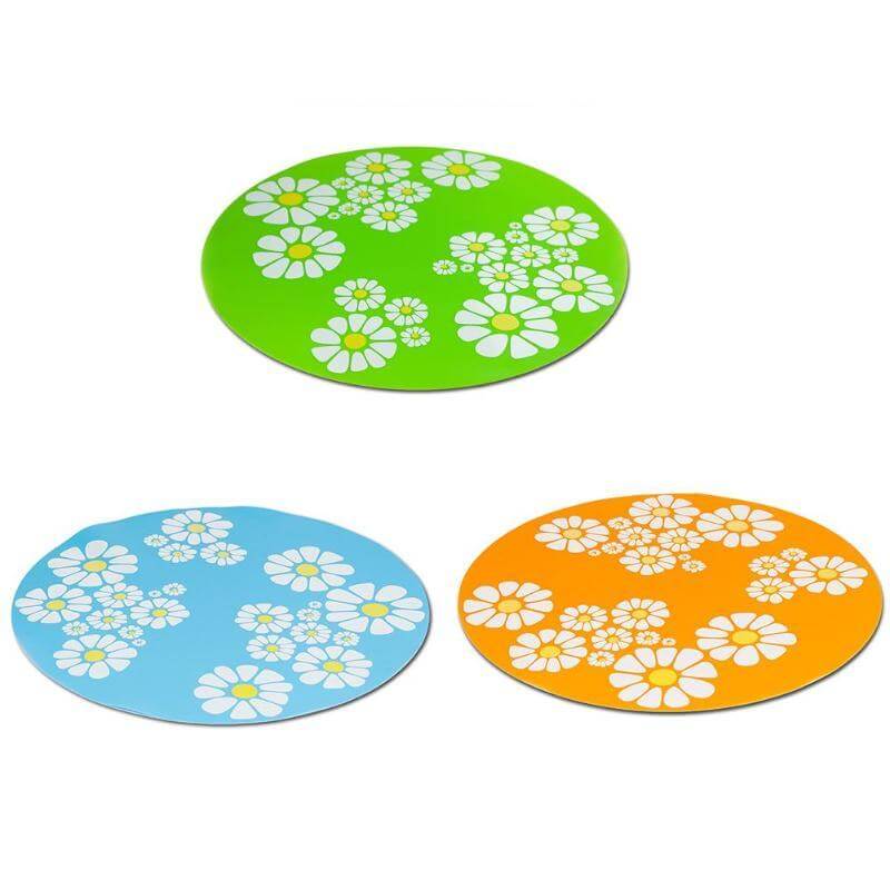 Ensemble de sous-verres colorés avec motifs floraux : vert, bleu et orange.