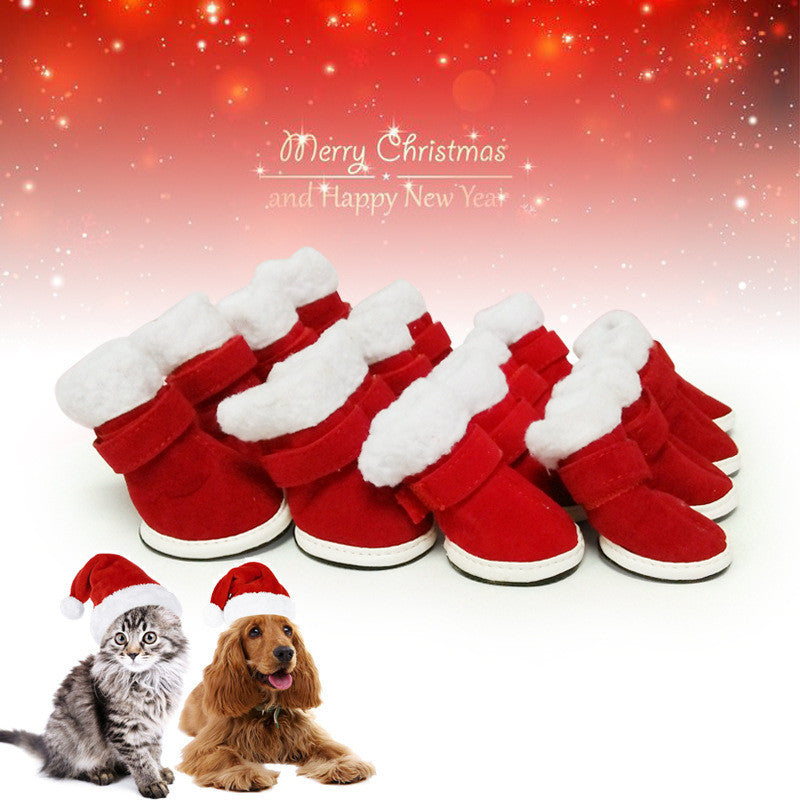 Bottes de Noël en peluche pour chiens avec des animaux de compagnie portant des chapeaux de Noël.