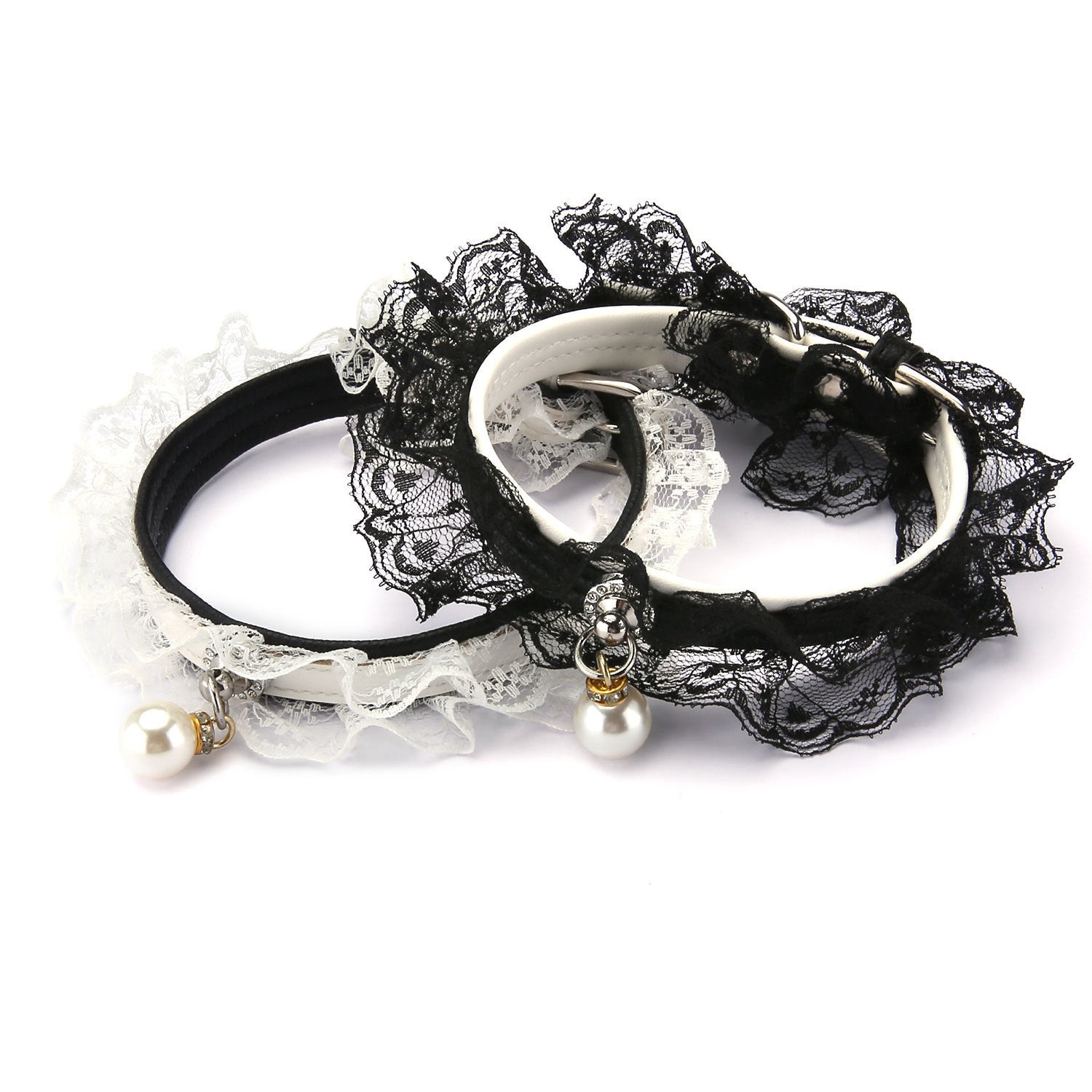 Collier pour chat en dentelle noir et blanc avec perles, élégant et stylé pour animaux de compagnie.