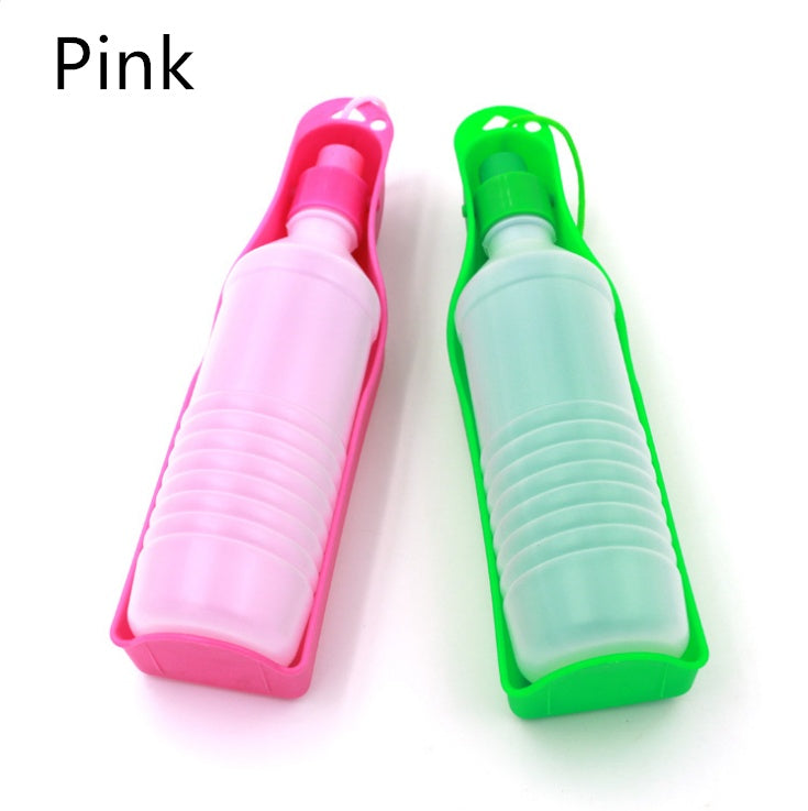 Bouteille d'eau portable pour chiens en rose et vert, pratique pour l'hydratation en déplacement.