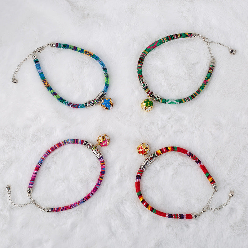 Collier Ethnique à Cloche pour Animaux, coloré et fabriqué en tissu, pour petits chiens et chats.