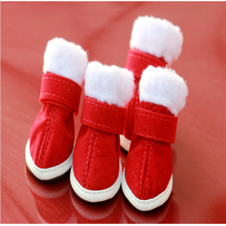 Chaussures de Noël pour animaux en coton rouge, parfaites pour garder les pattes de votre compagnon au chaud.