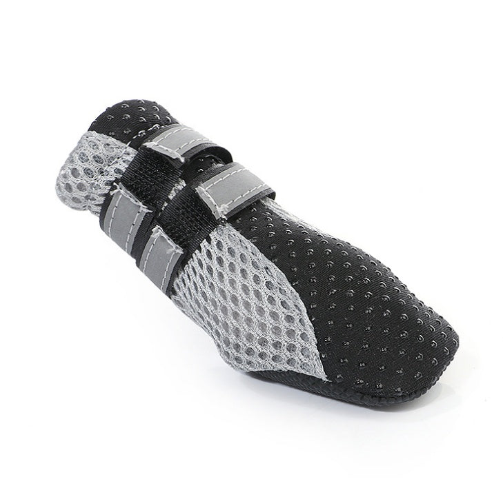 Chaussure de promenade pour chien en matériaux de plongée, idéale pour protection et confort des pattes.