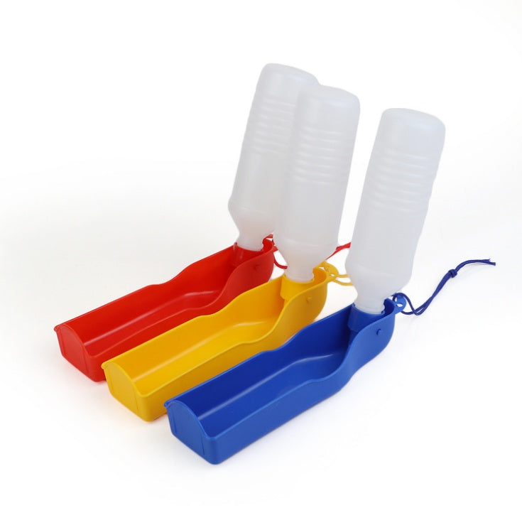 Bouteille d'eau portable pour chiens avec bol, en rouge, jaune et bleu, pratique pour l'hydratation des animaux.