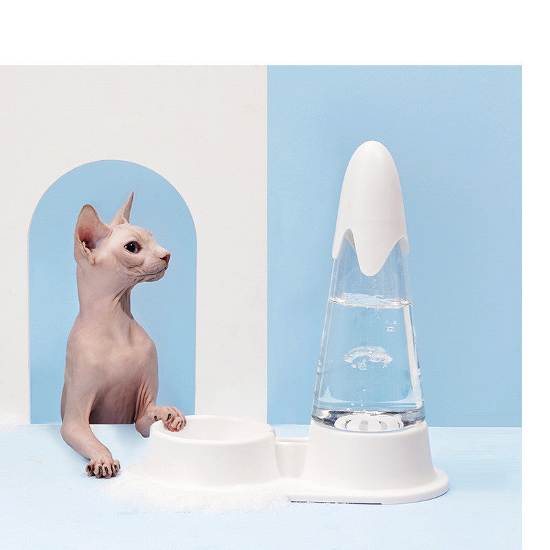 Distributeur automatique d'eau pour chats et chiens, avec un chat à côté, design moderne et fonctionnel.