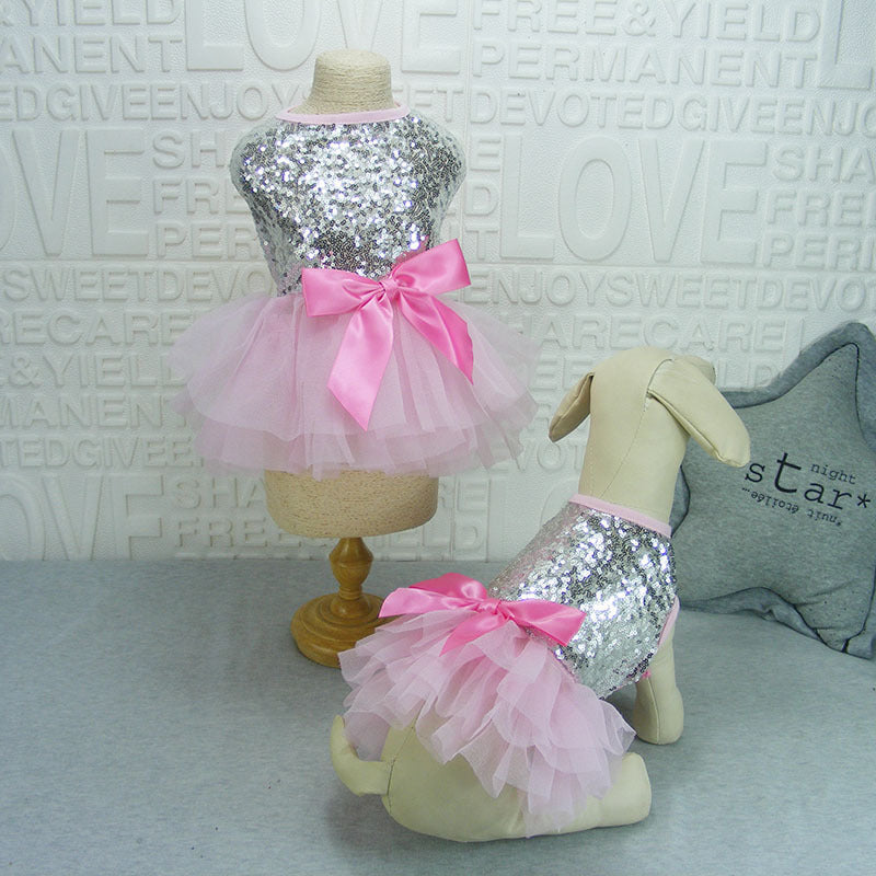 Jupe en sequins pour chienne avec tutu rose et nœud, pour un style royal et élégant.