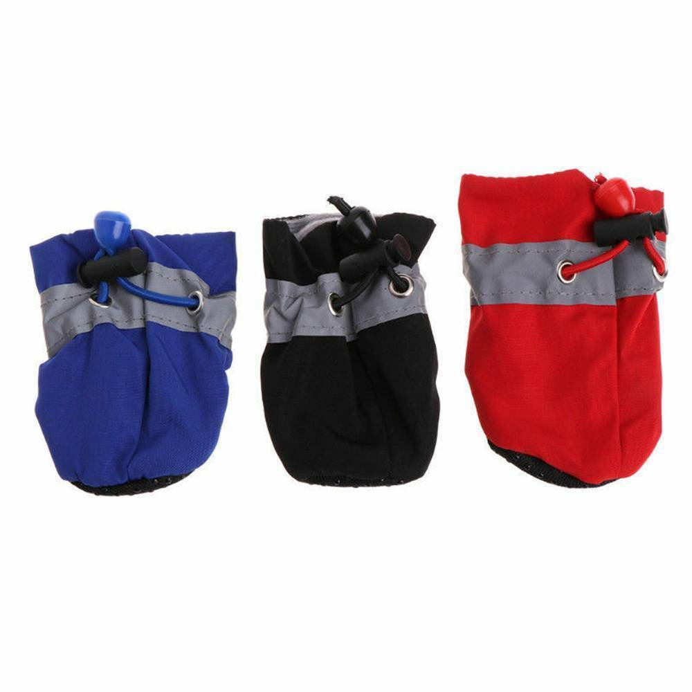 Chaussures personnalisées pour chiens en polyester, disponibles en bleu, noir et rouge, offrant confort et protection.