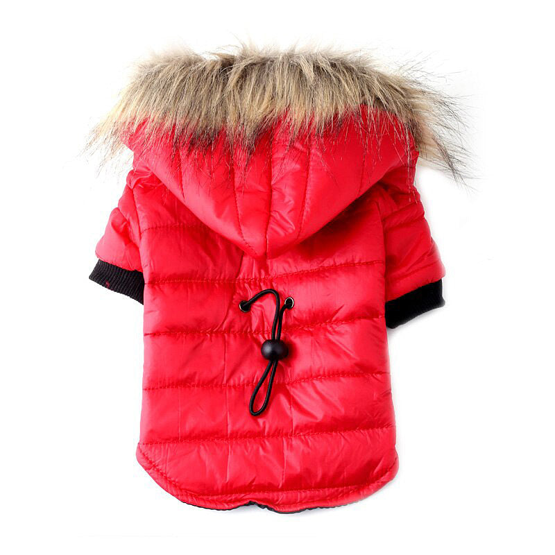 Pull rouge pour chien avec capuche et fourrure, parfait pour l'automne et l'hiver.