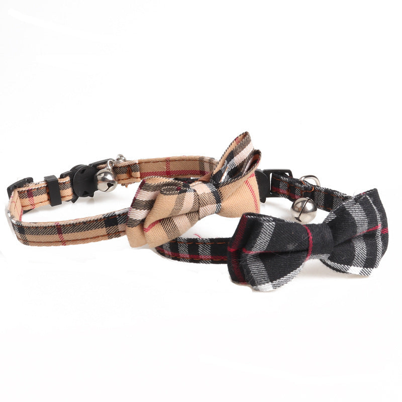 Collier en toile à carreaux pour animaux avec nœuds, noir et beige, style élégant et confortable.