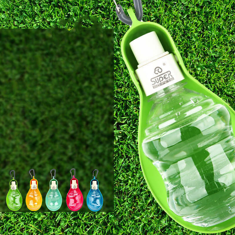 Gourde portable pour chiens et chats en vert, idéale pour les voyages et les balades en extérieur.