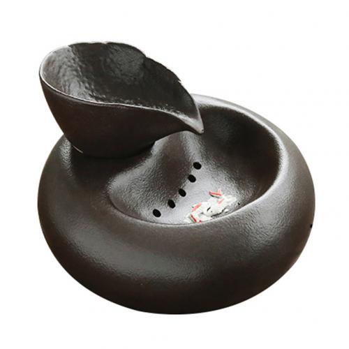 Fontaine à eau automatique pour chats en design moderne et silencieux, idéale pour l'hydratation des animaux.
