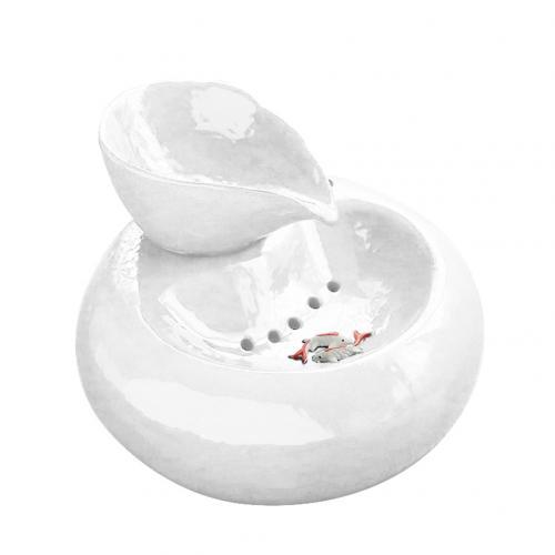 Fontaine à eau automatique pour chats Jane Yu Home, design moderne et silencieux, assurant une hydratation optimale.