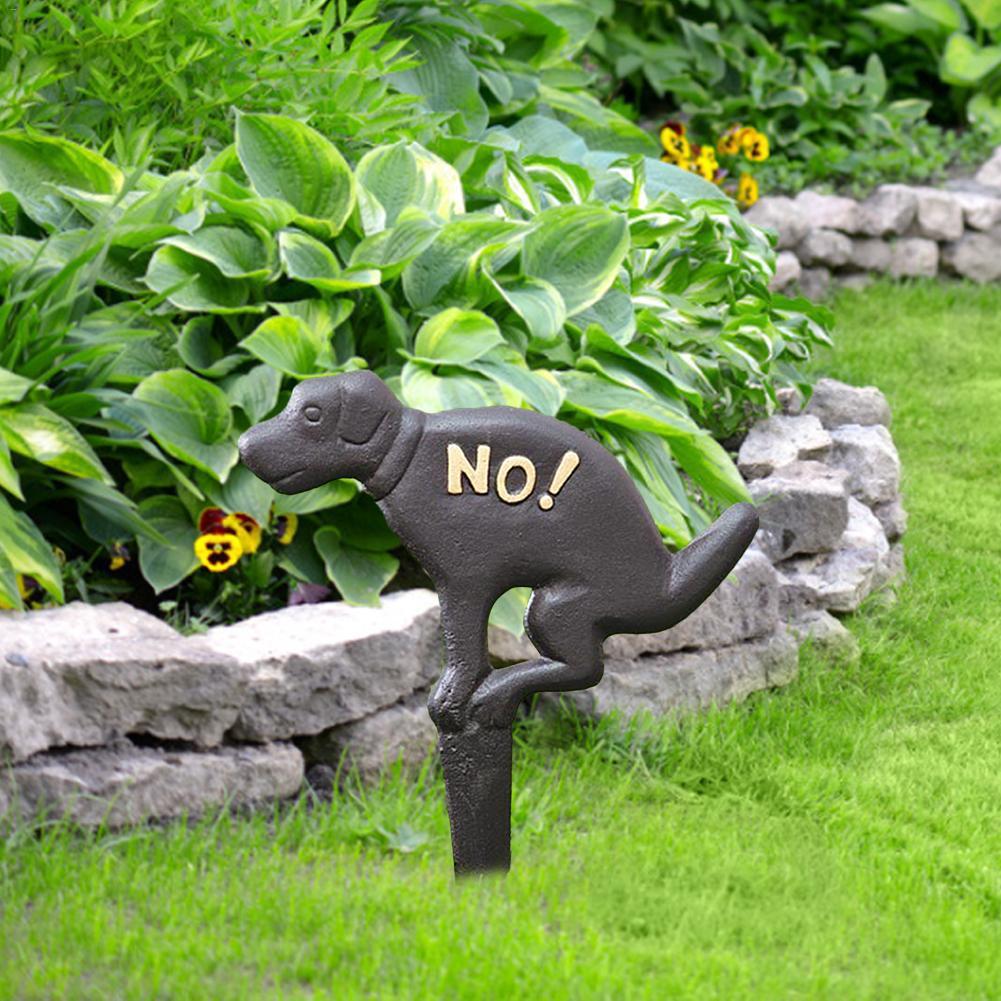 Insert de Pelouse en métal en forme de chiot avec panneau 'NO!' pour jardin décoratif.