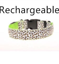 Collier LED ajustable en nylon léopard pour chien, rechargeable et sécurisé pour promenades nocturnes.