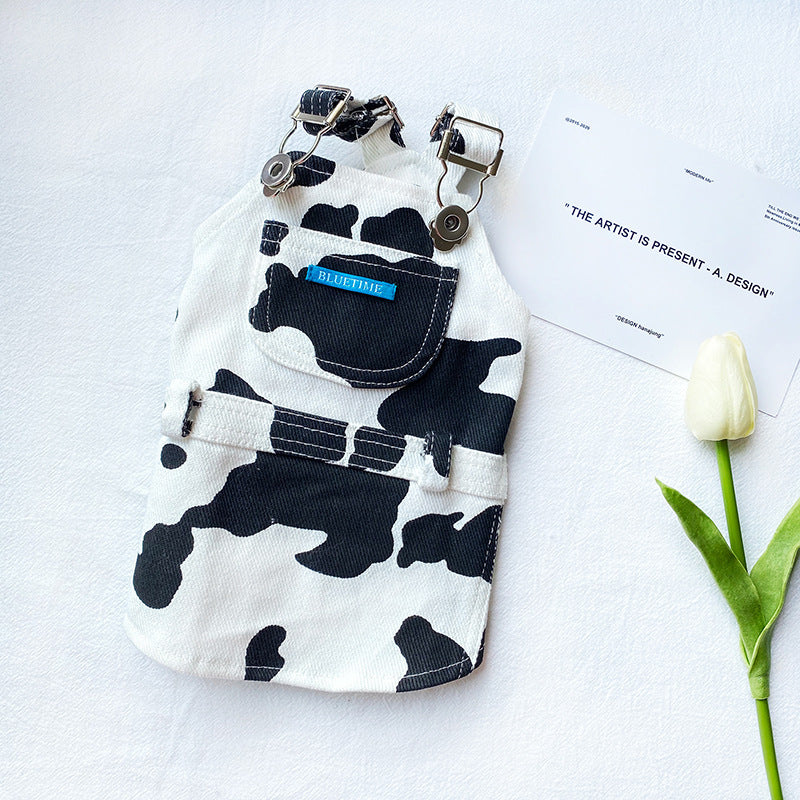 Salopette en peluche à motifs vaches, style décontracté, confort optimal pour animaux, accessoires en coton biologique.