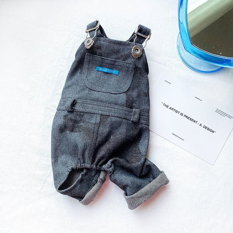 Salopettes en peluche grises pour animaux, confort décontracté, parfaite pour sorties et moments à la maison.