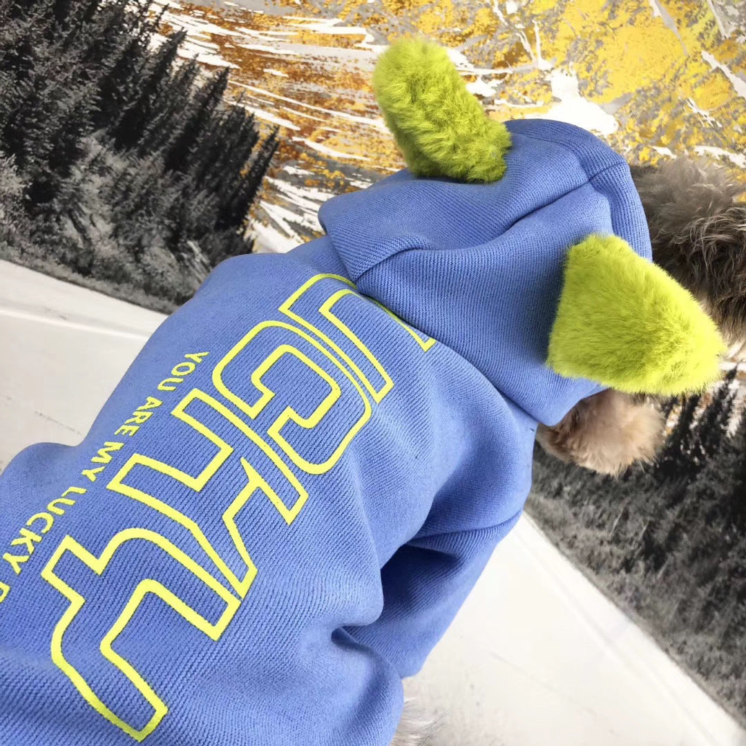 Pull en coton bleu pour chien avec capuche et oreilles vertes, parfait pour l'automne et l'hiver.