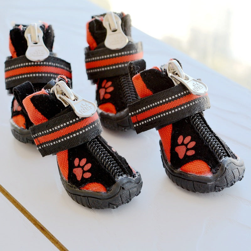 Chaussures en suède rouges et noires pour chiens, confortables et imperméables, avec fermeture éclair.
