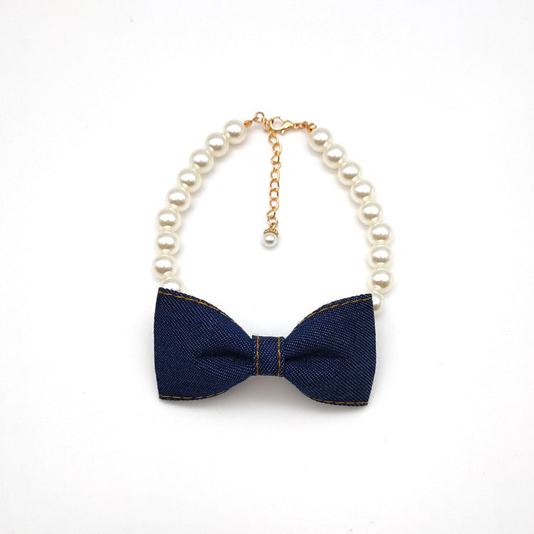 Collier en perles avec nœud en denim pour animaux, élégant et confortable, accessoire pour chien et chat.